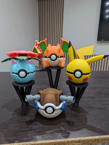 Pokebola Pokémon Pikachu Charizard Venusaur Blastoise Figura