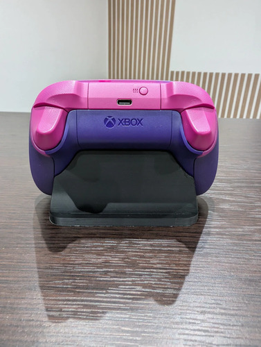 Soporte Stand Mando Control Gta Vi Xbox Series X/s Xbox One Violeta, vista 6